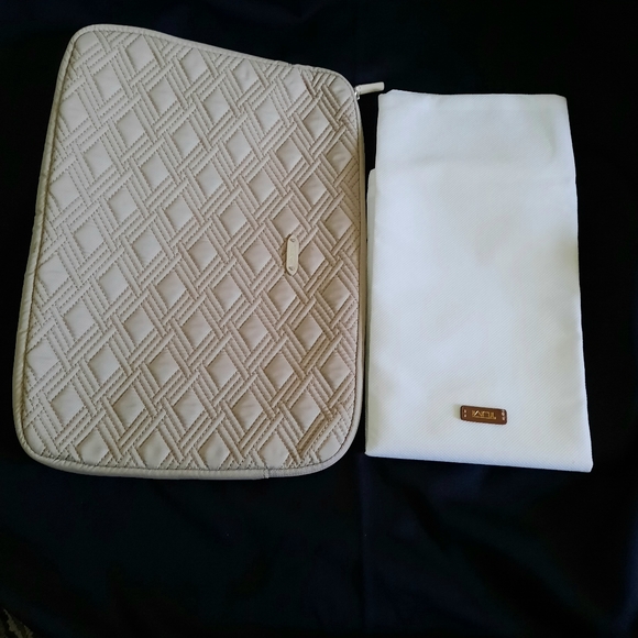 Tumi Nylon Triple Zipper Compartments, Gray Tote 73643GSP, w/Laptop Pouch - Picture 15 of 15